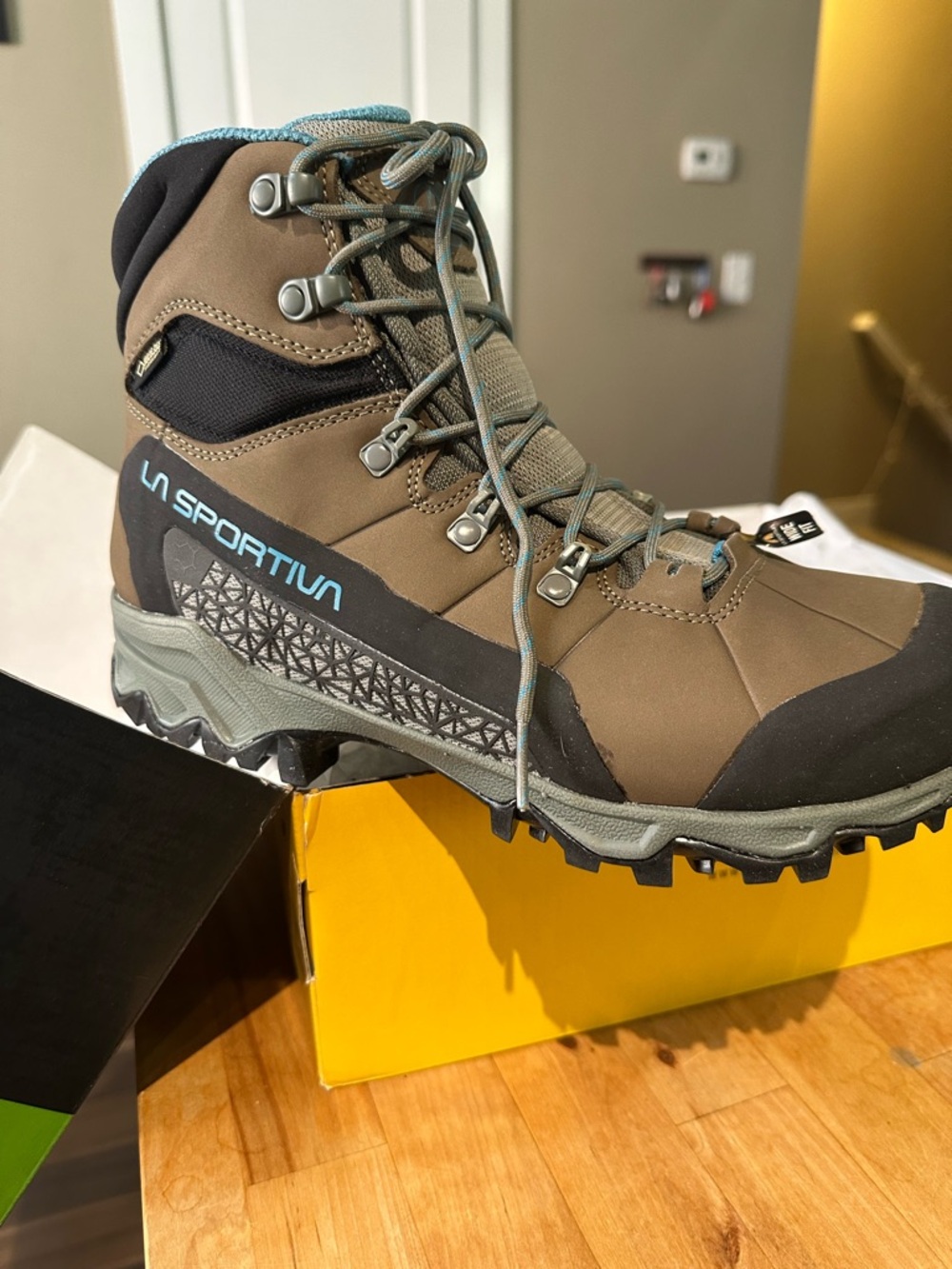 New in box hiking boots